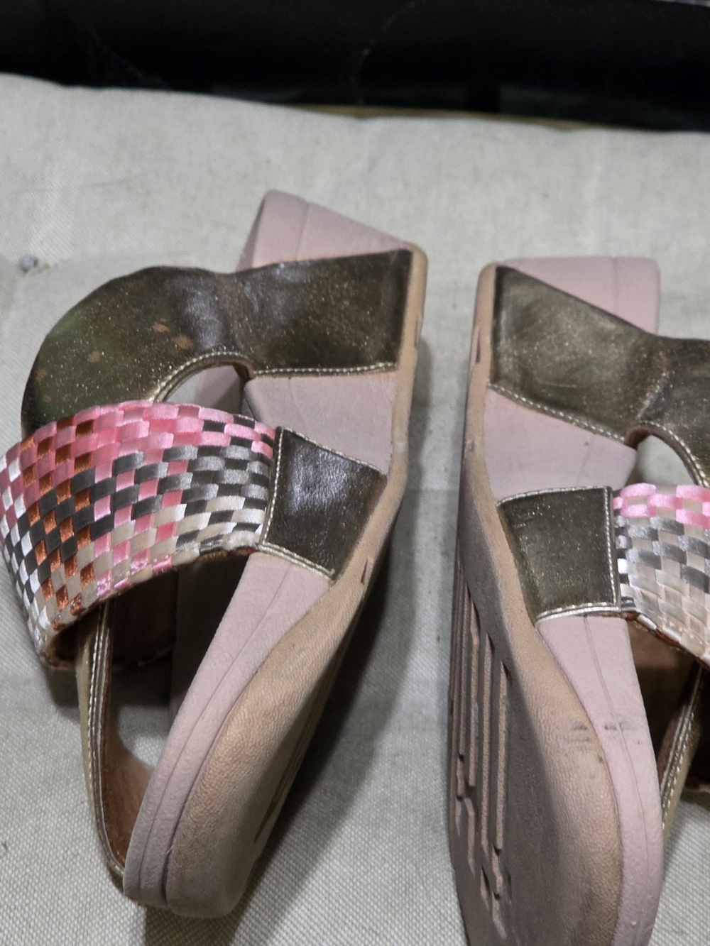 Fitflop Pink and Gold Woven Strap Slide Sandals Used Size 7 - Picture 3 of 10